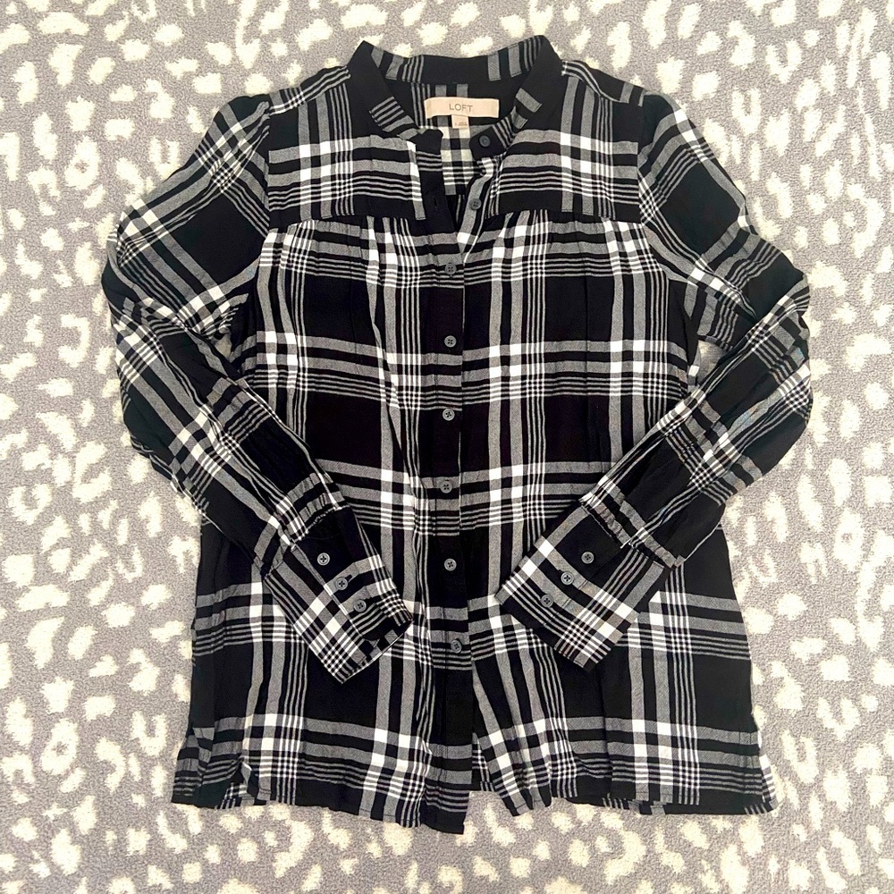 LOFT BLACK & WHITE PLAID SHIRT SIZE SMALL